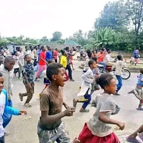 በሀዲያ ዞን ባዳዋቾ ክላስተር  ትምህርት ባለመጀመሩ ተማሪዎች  ሰላማዊ  ሰልፍ አካሄዱ ።